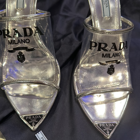 Prada heels! - Picture 2 of 8